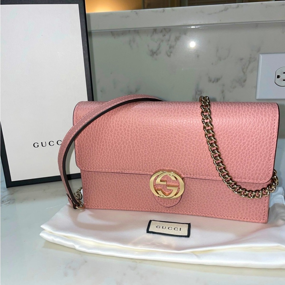 ❌SOLD❌ Gucci dusty pink wallet on chain